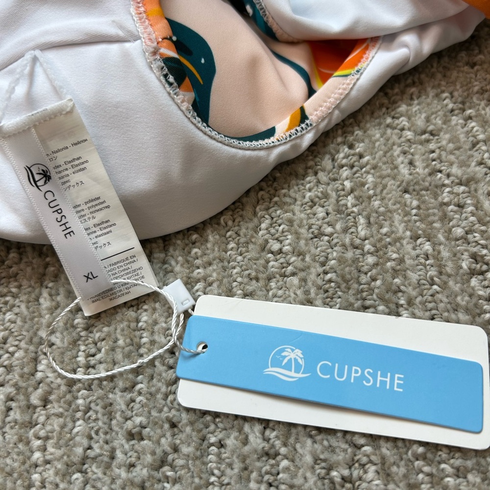 NWT CUTE Bust enhancing CUPSHE Bikini top. Cute tropical bikini with wide straps - Picture 8 of 8